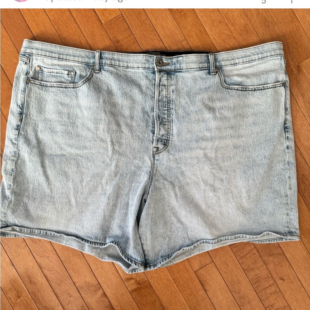 Torrid Stretch  Blue Denim Shorts size 28 4x - 5x EUC